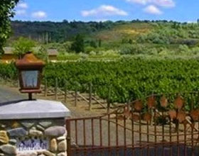 thousand-springs-winery-gate